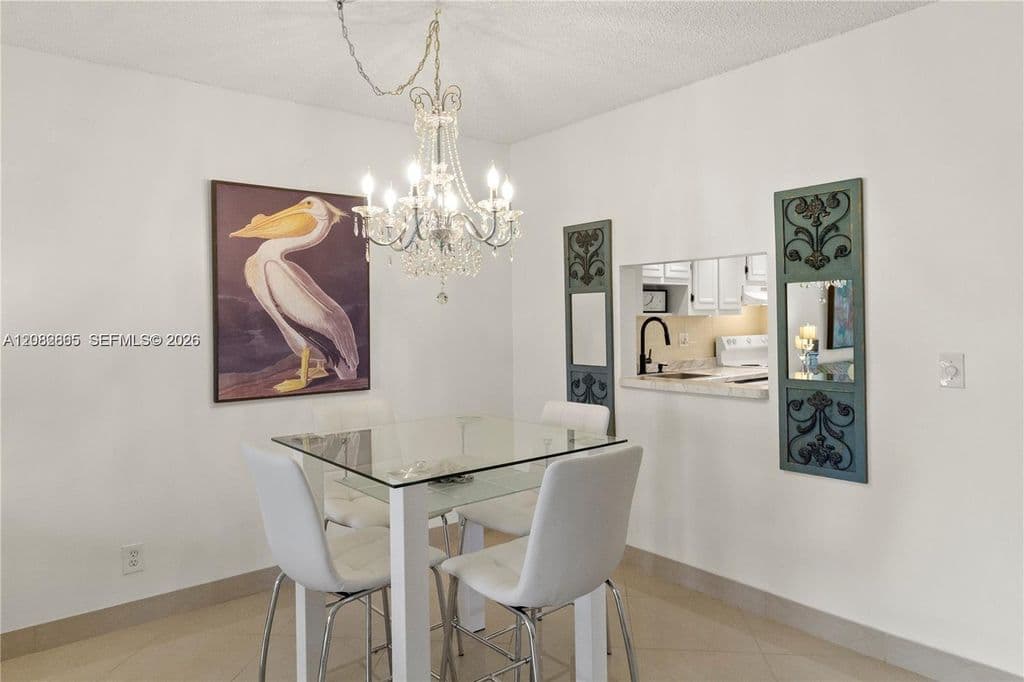 2+1 Condo — 3 Abbey Ln APT 101