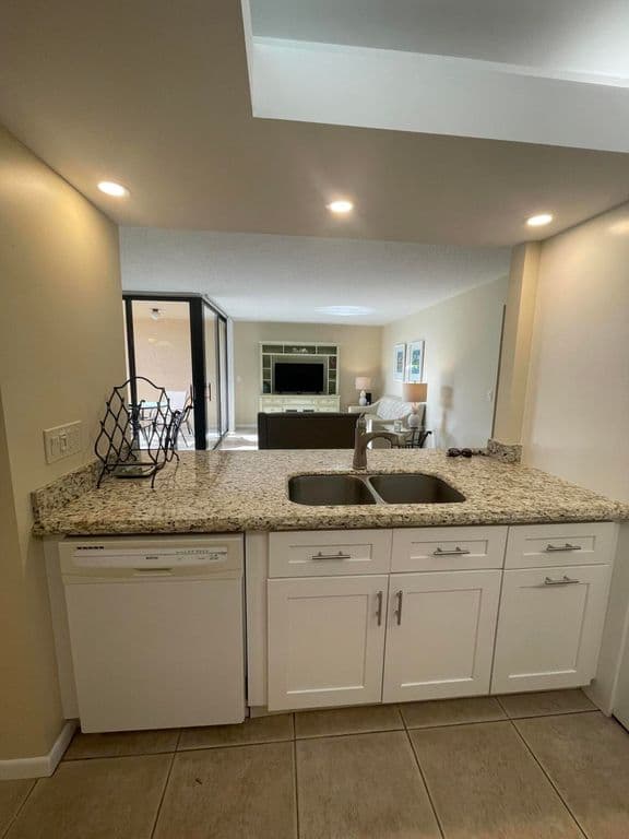 2-bedroom Condo — 450 Egret Circle #9203