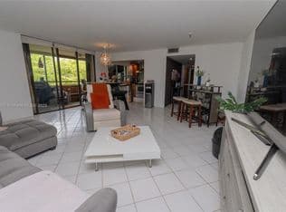 2+1 Condo — 665 NE 195th St APT 419, Miami, 33179