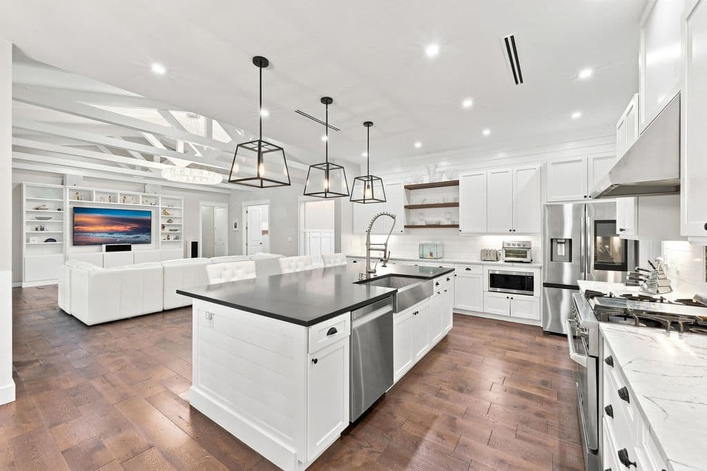 5-bedroom Single-Family Home — 16475 76TH Trail N