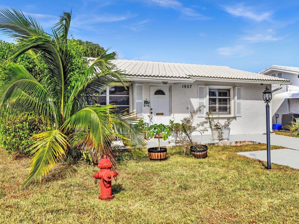 2-bedroom Single-Family Home — 1907 SW 22ND Avenue