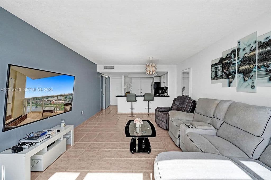 1+1 Condo — 1351 NE Miami Gardens Dr APT 1504E