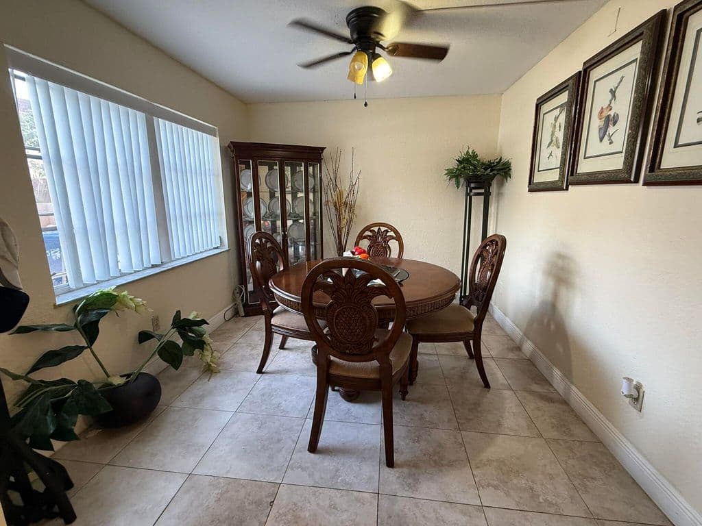 3-bedroom Property — 4136 Inverrary Drive #15C