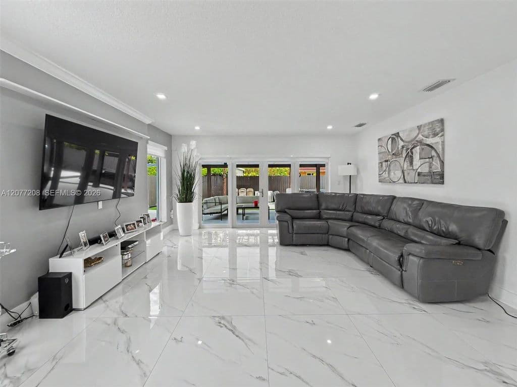 4+1 Müstakil ev — 14111 SW 75th St