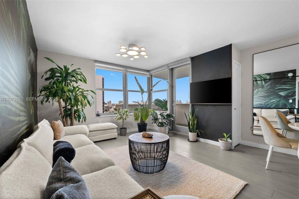 1-bedroom Condo — 2899 Collins Ave APT 1624