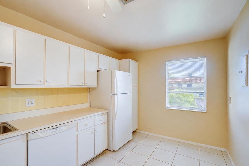 2-bedroom Condo — 5780 FERNLEY Drive W #144