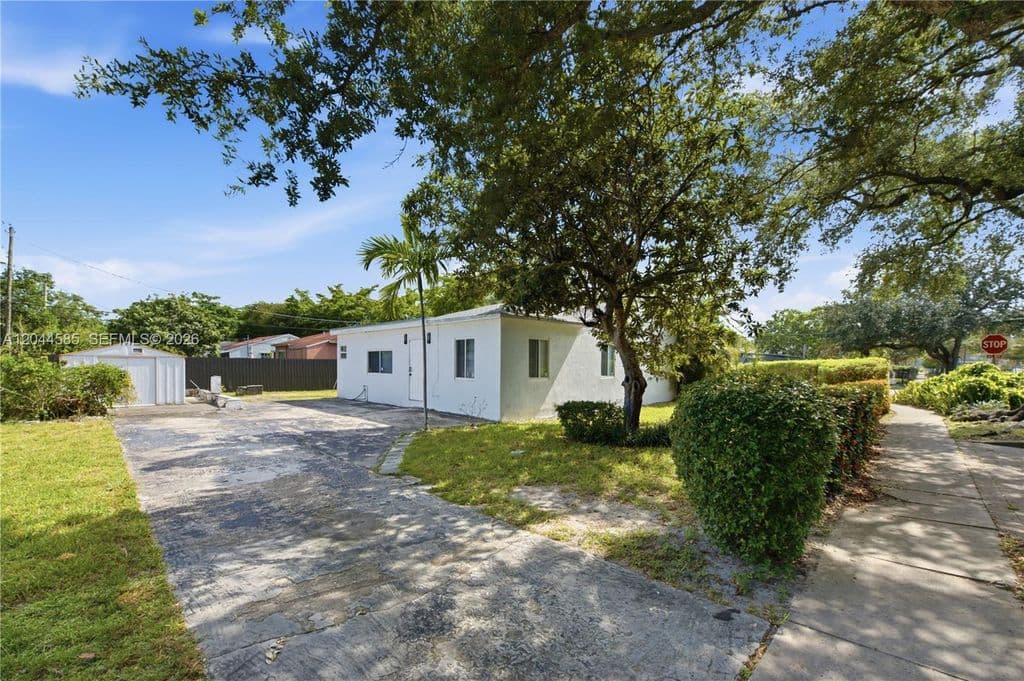 3+1 Müstakil ev — 12475 NW 10th Ave