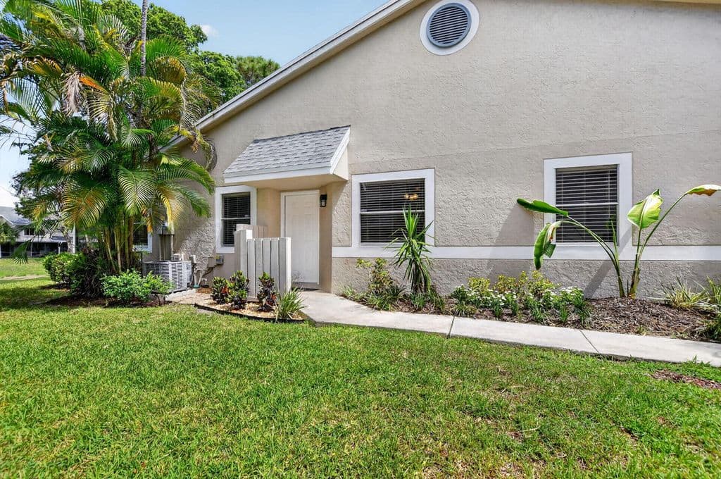 2-bedroom Single-Family Home — 1971 Discovery Circle E