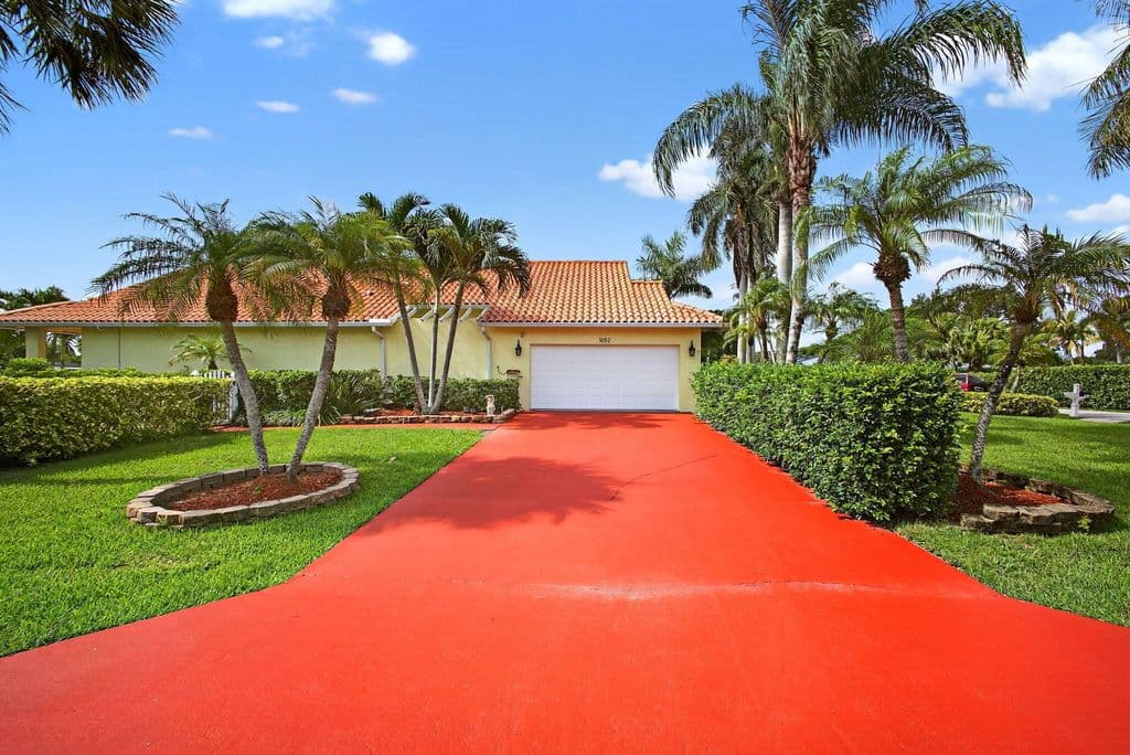 Single-Family Home — 1052 W SHORE Drive