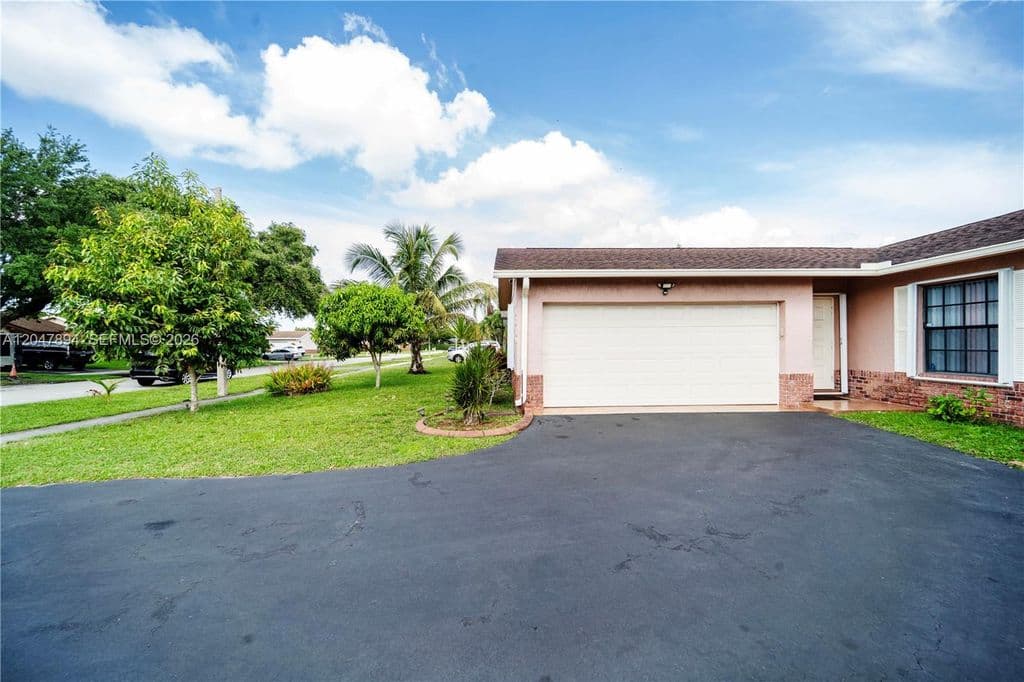 3+1 Müstakil ev — 10815 NW 26th St