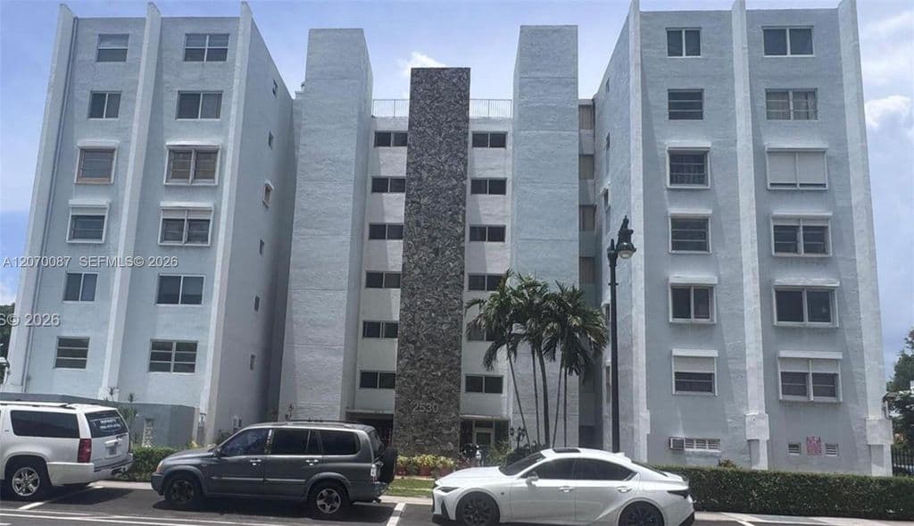 1+1 Condo — 2530 SW 3rd Ave APT 103