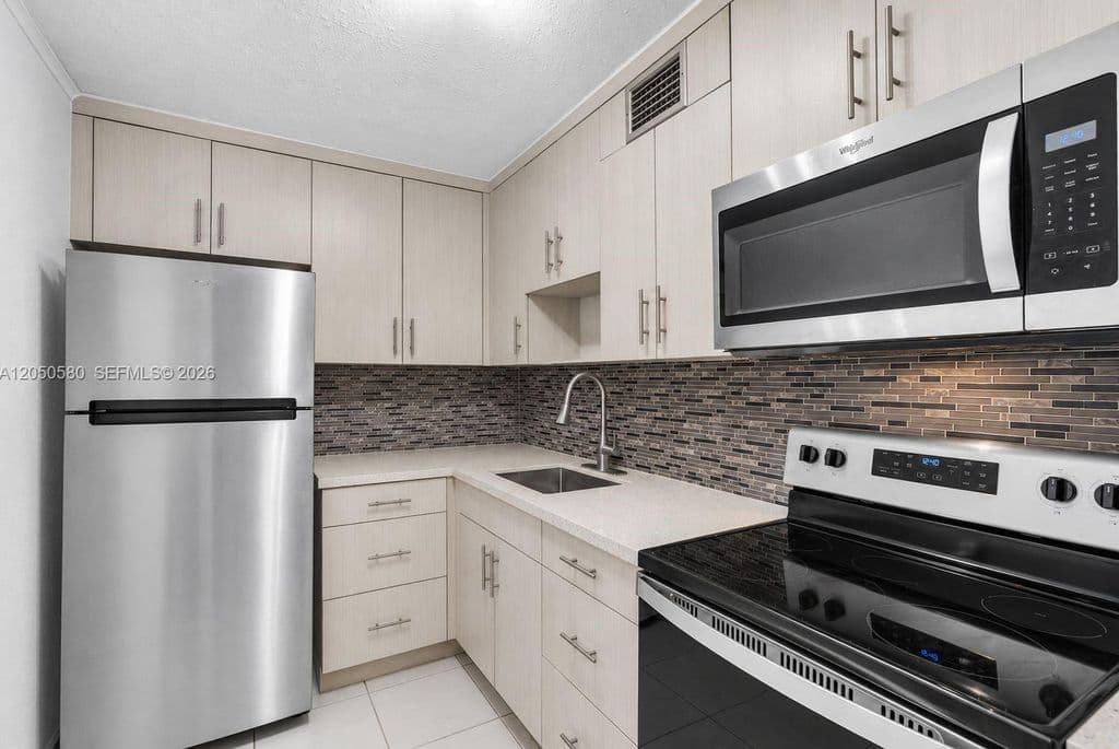 2+1 Condo — 8501 NW 8th St APT 105