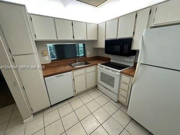 1+1 Condo — 3578 N University Dr #I-5