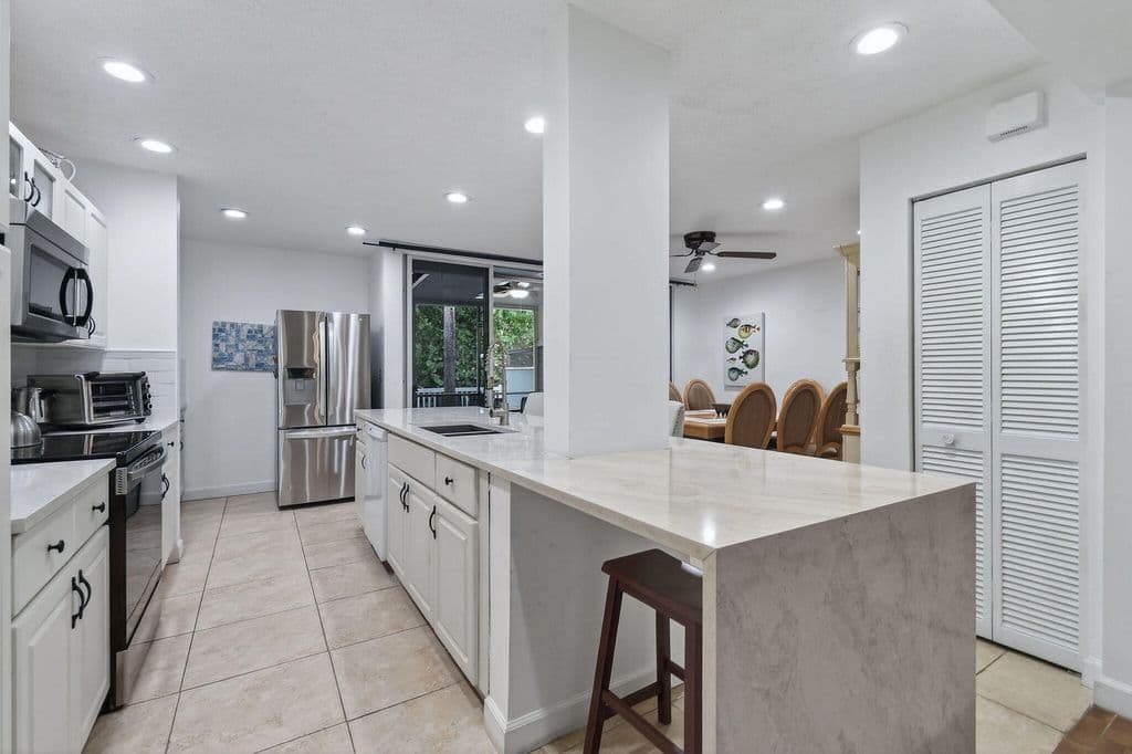 3-bedroom Property — 717 Ocean Dunes Circle