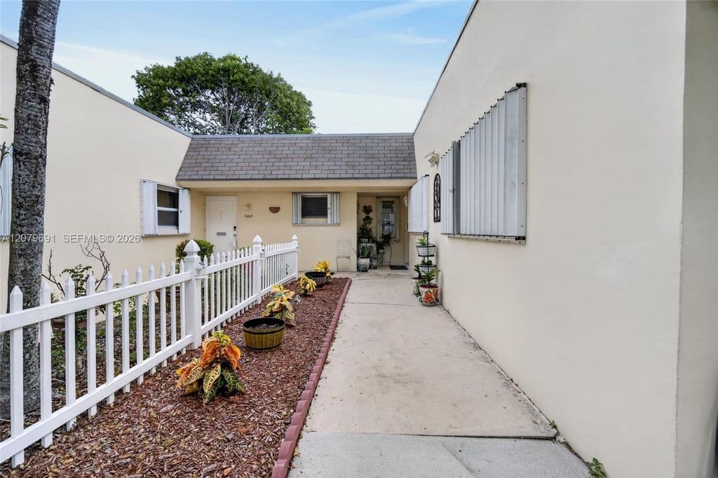 2+1 Condo — 11235 SW 172nd St #I-1543