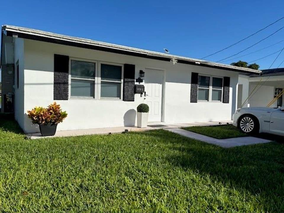 2-bedroom Single-Family Home — 4804 NW 27th Terrace