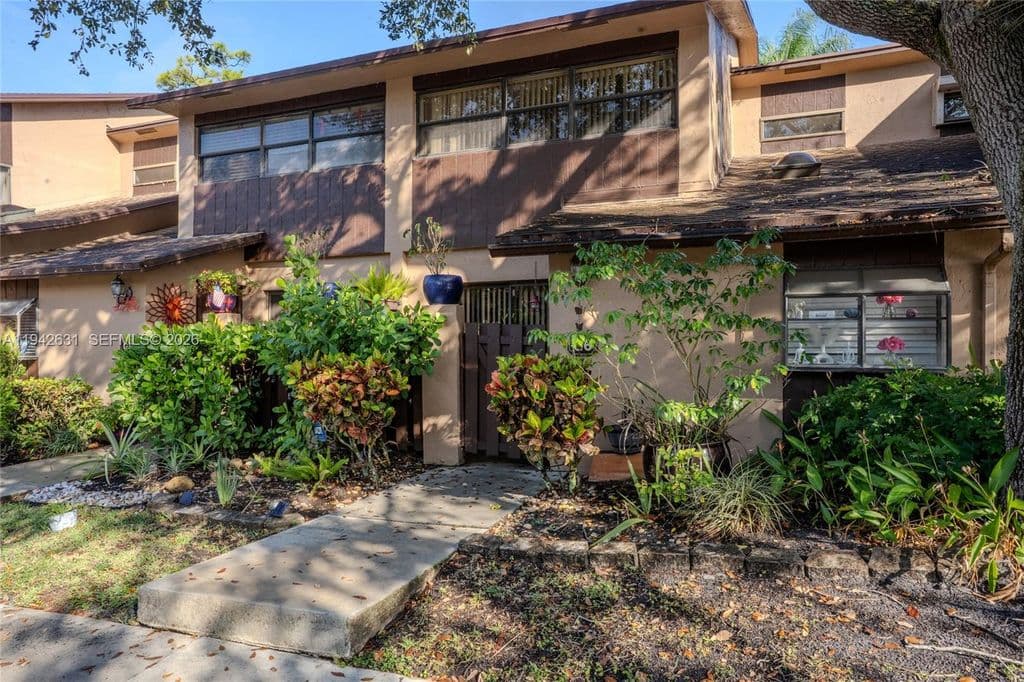 3+1 Mülk — 7790 NW 79th Ave APT G6