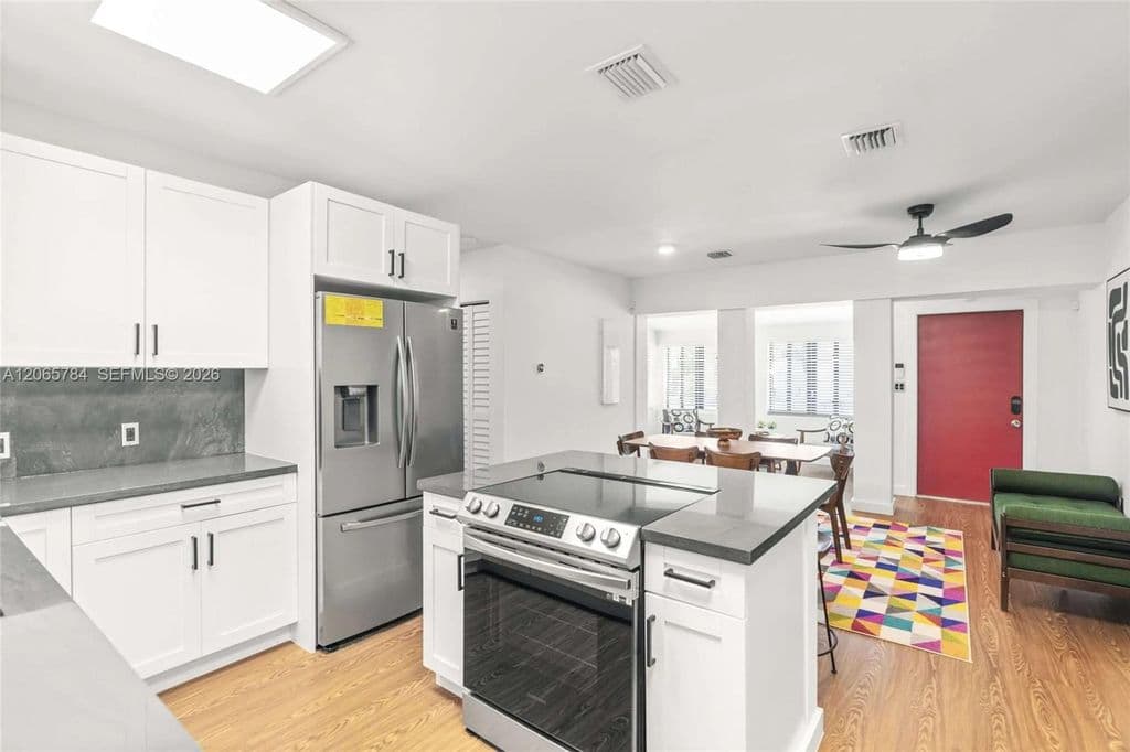 3+1 Müstakil ev — 1121 NW 57th St
