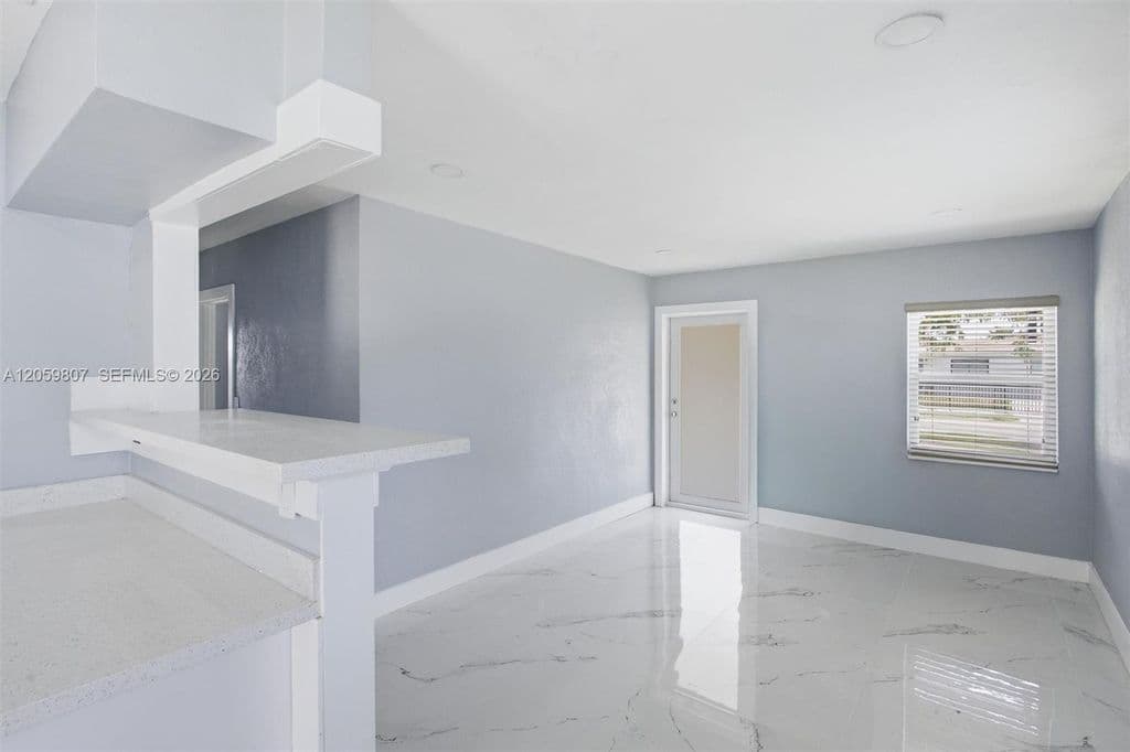 3+1 Müstakil ev — 16031 NW 18th Ave