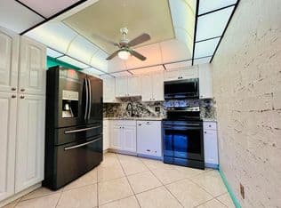 2+1 Condo — 110 Wellington B, West Palm Beach, 33417