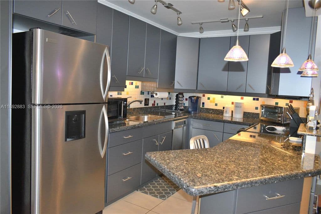 1-bedroom Condo — 2011 Cornwall Dr #A
