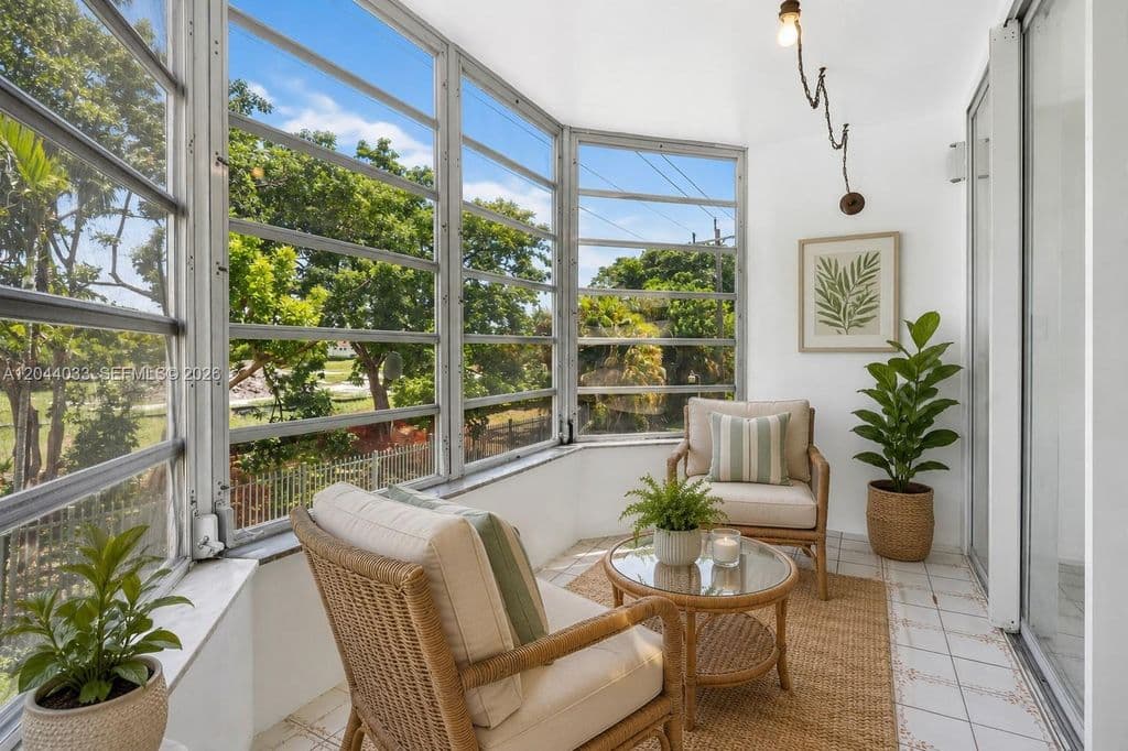 1+1 Condo — 1501 NE 191st St APT C203