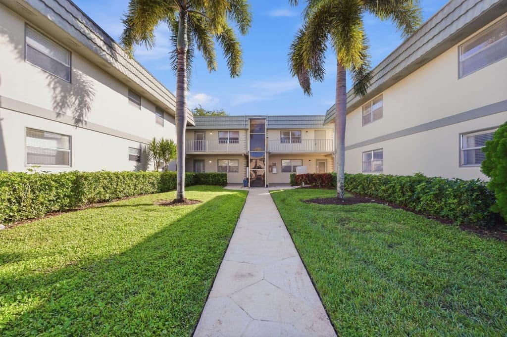 1+1 Condo — 710 Monaco O