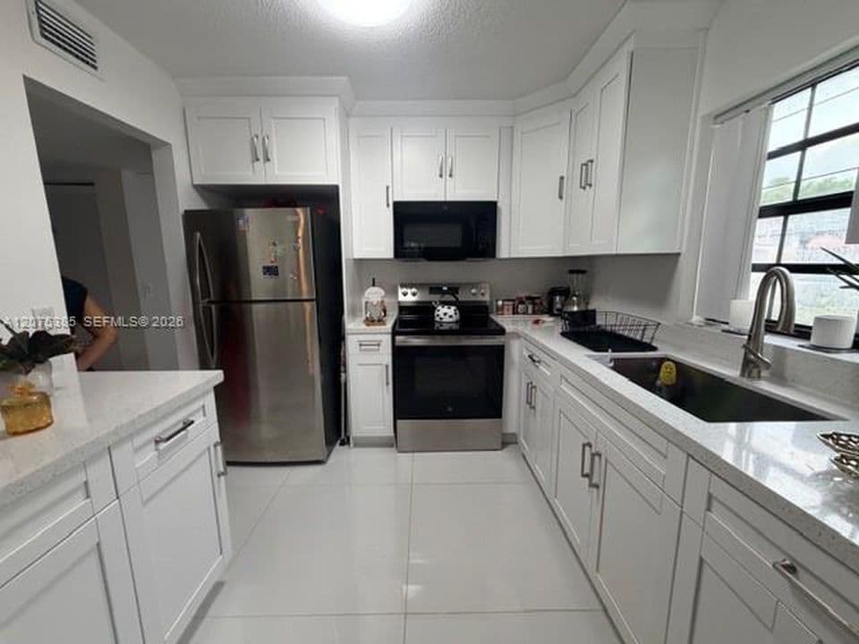 3+1 Condo — 201 Freedom Ct #201