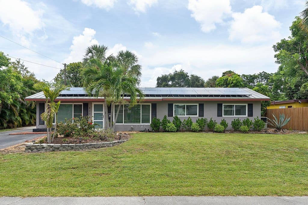 3-bedroom Single-Family Home — 830 SW 1st Avenue
