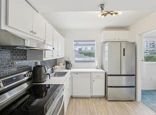 2-bedroom Condo — 1345 West Ave APT 304, Miami Beach, 33139