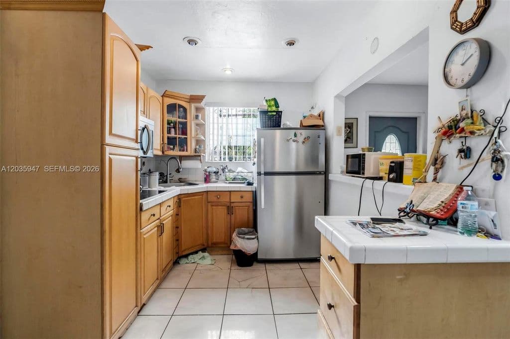 4+1 Müstakil ev — 2300 NW 9th St