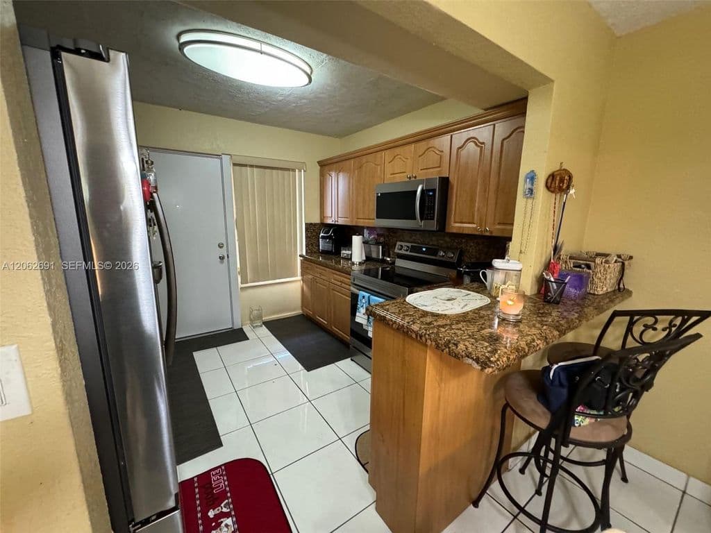 3-bedroom Condo — 9240 Fontainebleau Blvd APT 204