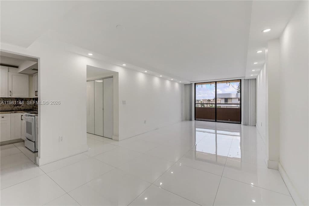 2+1 Condo — 8101 Byron Ave APT 509