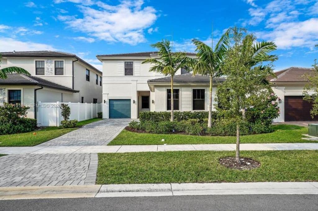 5-bedroom Single-Family Home — 17325 SW 41 Street