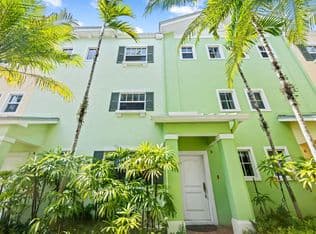 3-bedroom Townhouse — 630 SE 15th Street #5, Fort Lauderdale, 33316