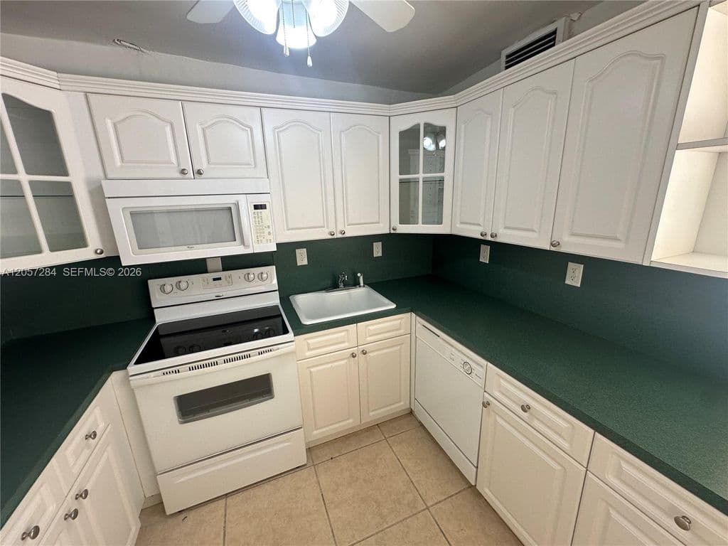 1-bedroom Condo — 12590 NE 16th Ave APT 509