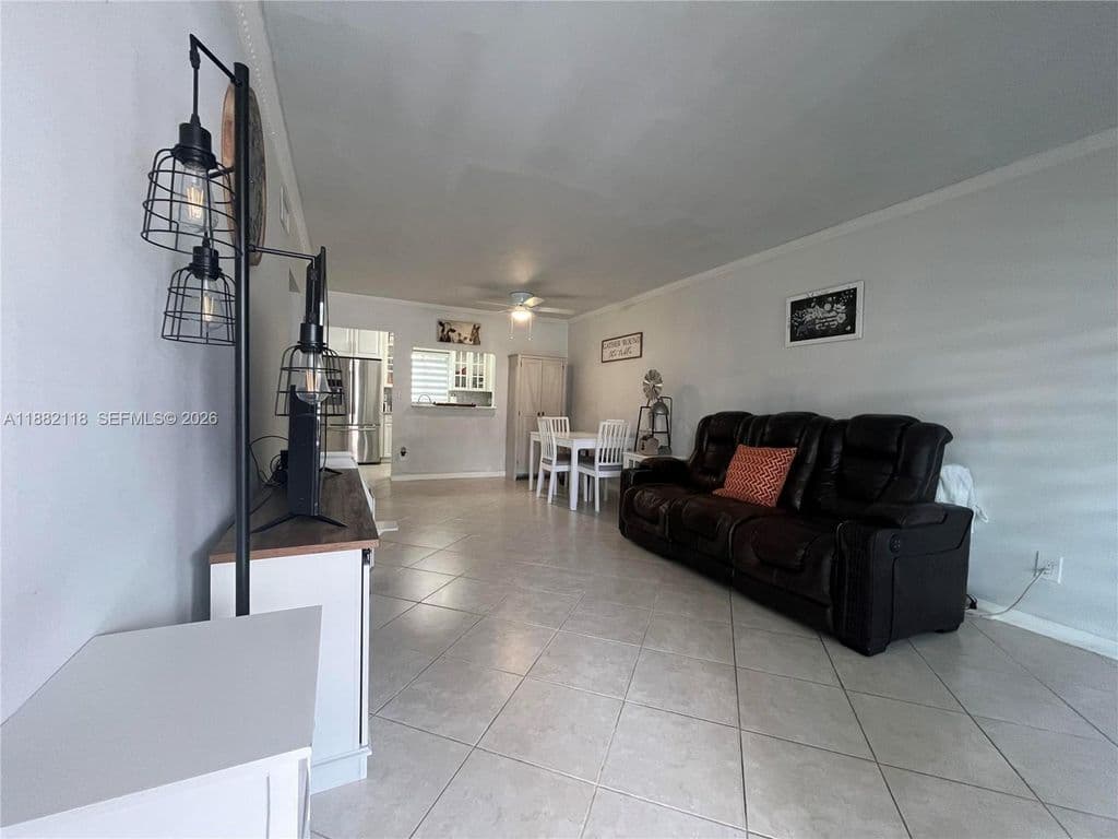 2+1 Condo — 5387 SW 40th Ave APT 103