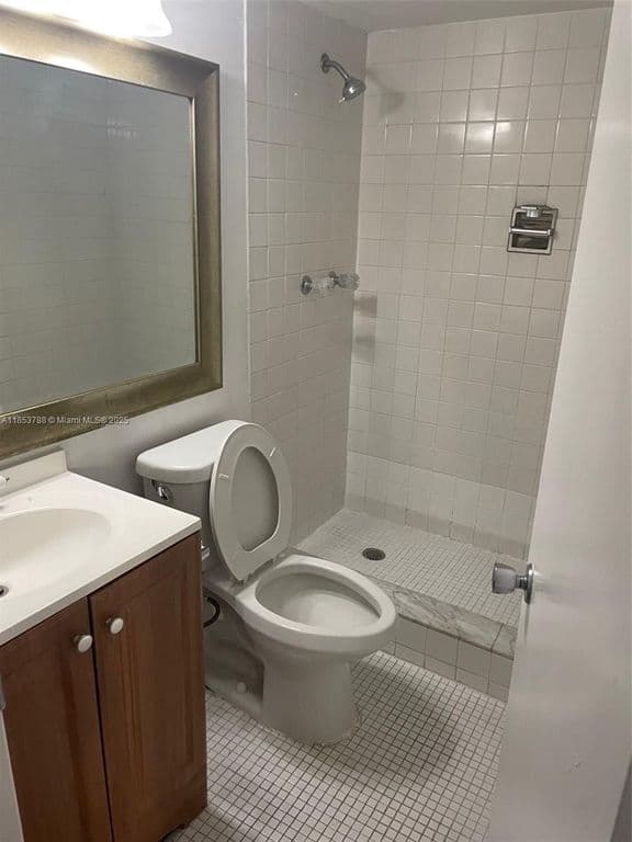 2+1 Condo — 1075 Riverside Dr APT 203