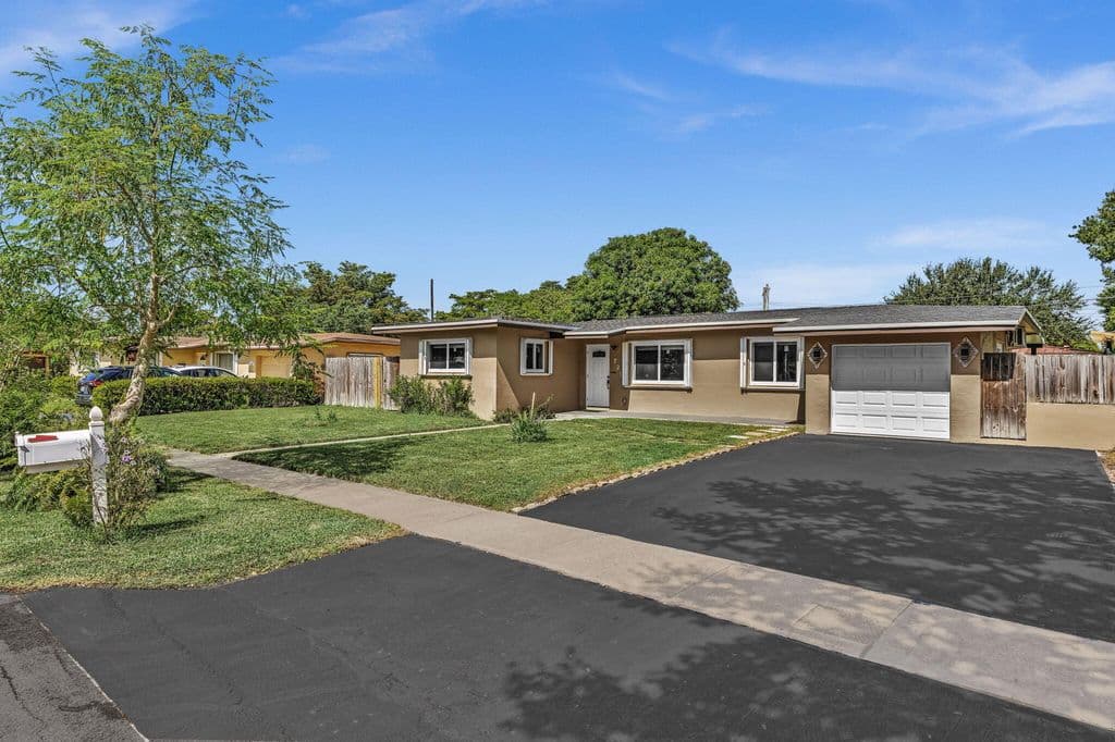 3+1 Müstakil ev — 721 FAIRWAY Drive