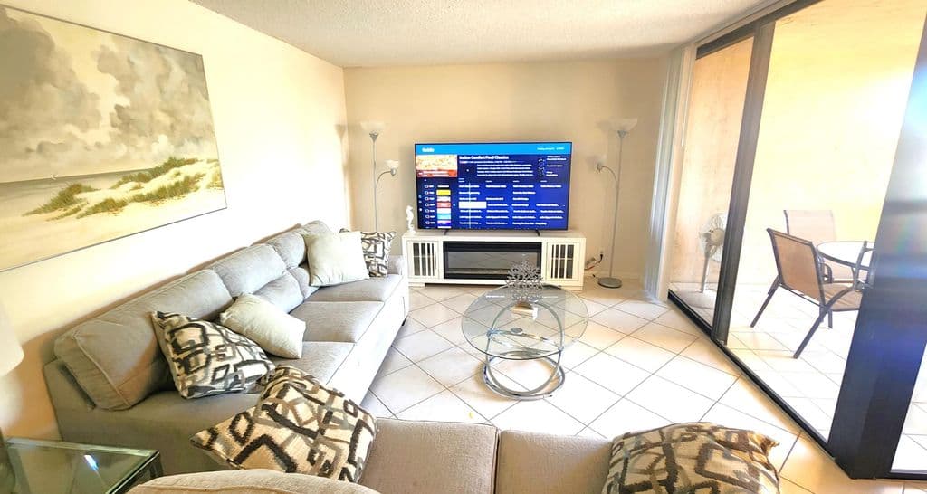 2-bedroom Condo — 750 Egret Circle #6404