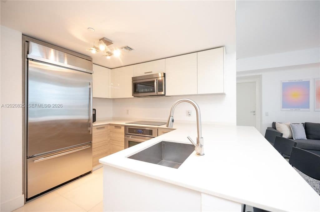 1-bedroom Condo — 1300 Brickell Bay Dr APT 1601