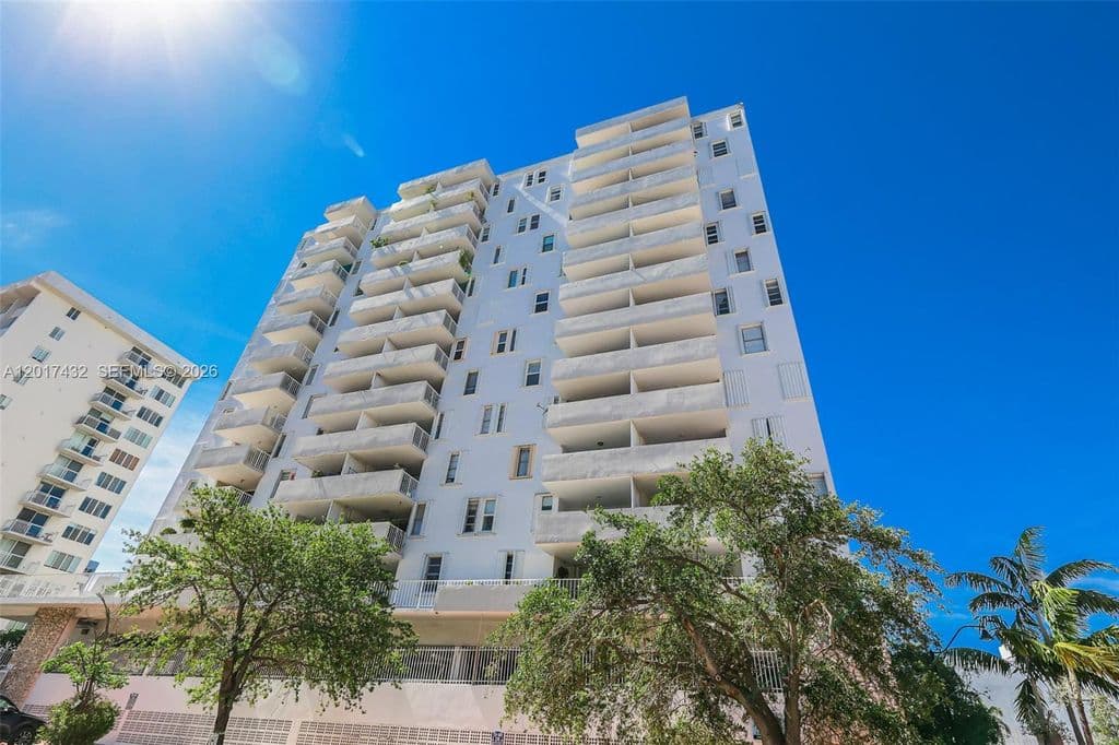 2+1 Condo — 1331 Lincoln Rd APT 704