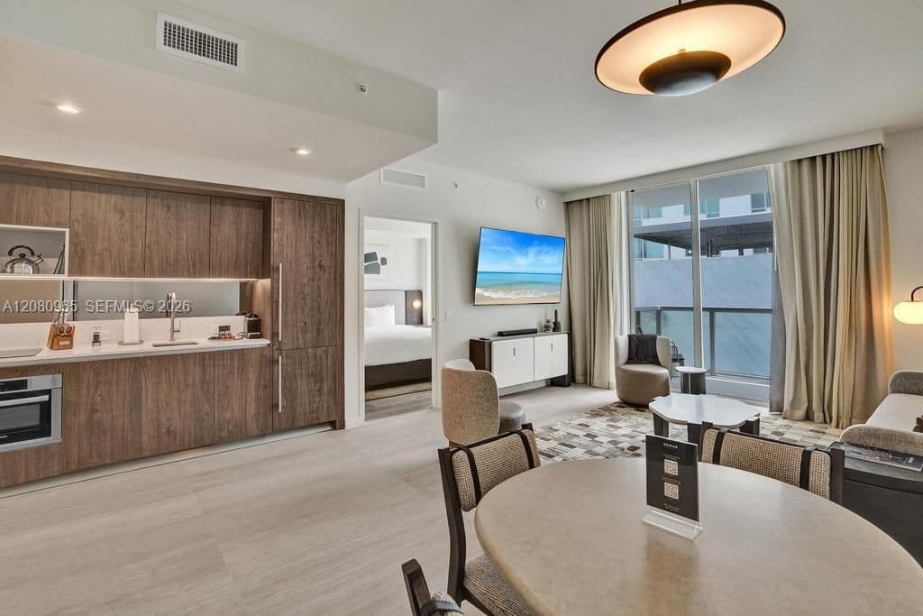 1-bedroom Condo — 1611 SW 2nd Ave #402