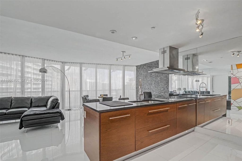 2+1 Condo — 495 Brickell Ave APT 3504