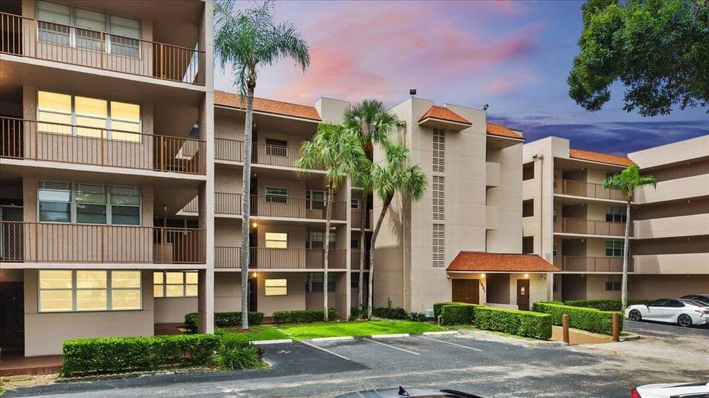 3-bedroom Condo — 1831 Sabal Palm Drive #403