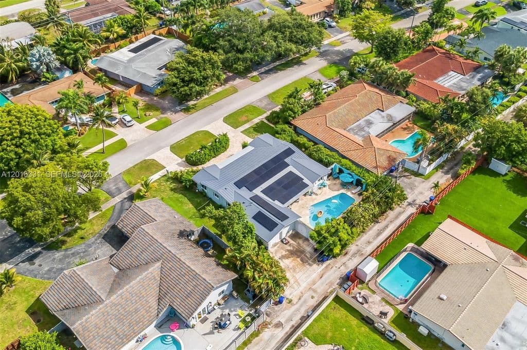 4+1 Müstakil ev — 633 N Crescent Dr