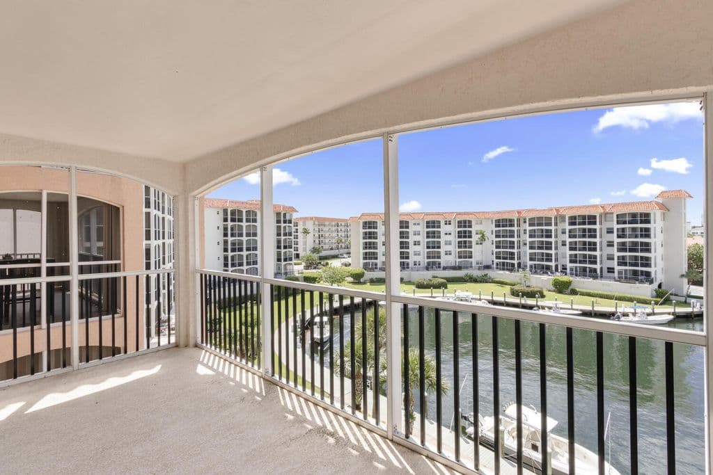1+1 Condo — 2871 N Ocean Boulevard #V443