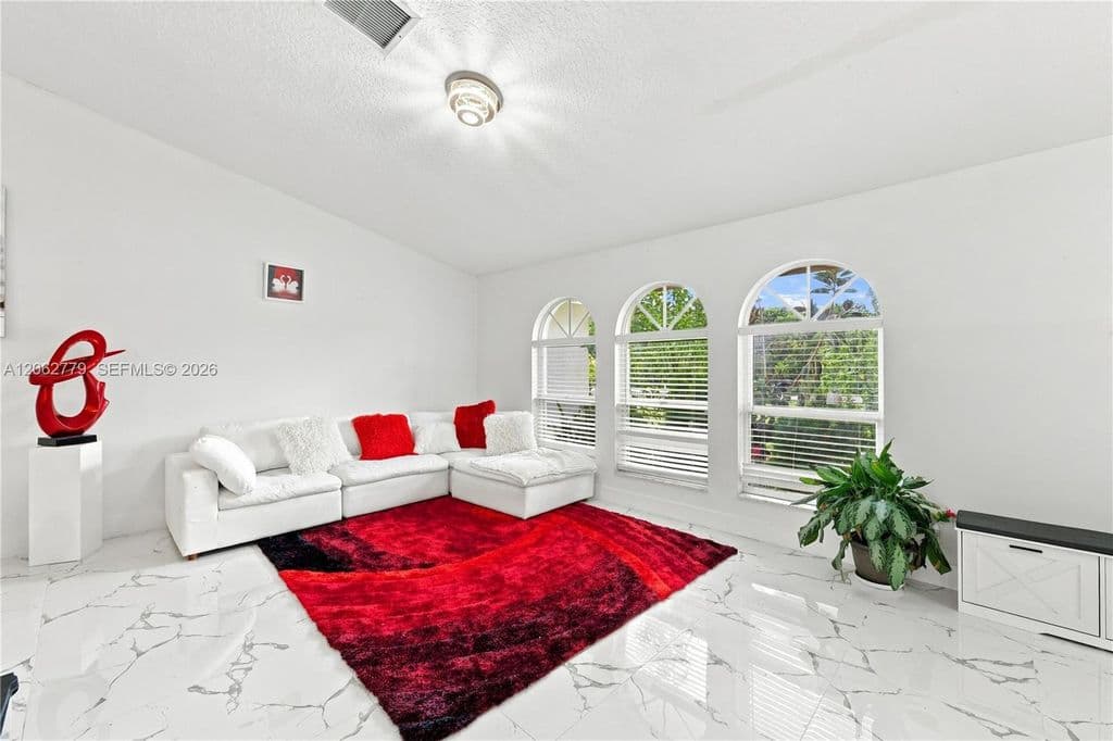 4-bedroom Single-Family Home — 12629 75th Ln N