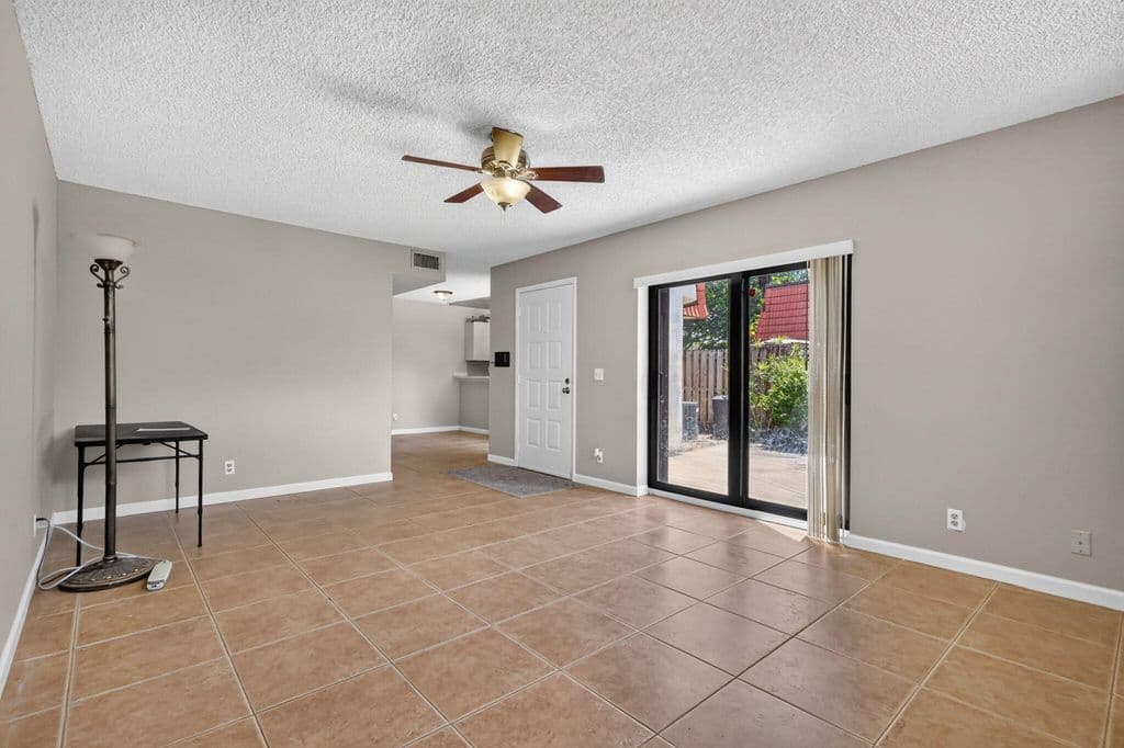 2-bedroom Property — 3659 VICTORIA Drive