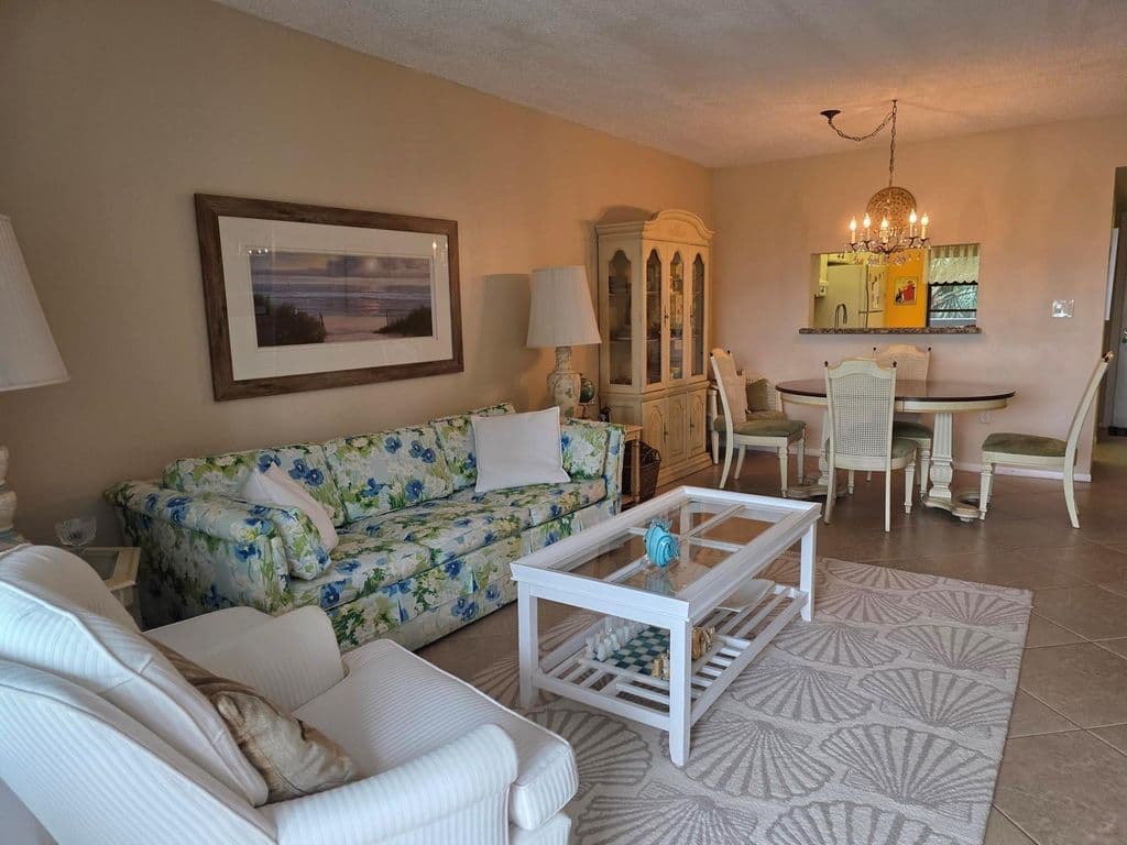 1+1 Condo — 1001 Colony Point Circle #405